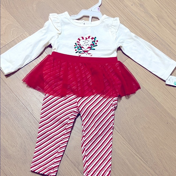 Carter's Festive Red and White One Piece Outfit Size 9 Months NWT - Picture 1 of 6